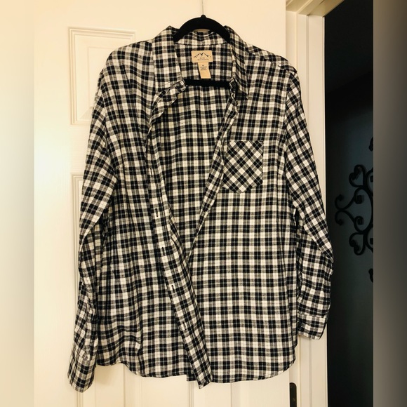 Plus size gingham button down shirt. XL (14-16) - Picture 2 of 5